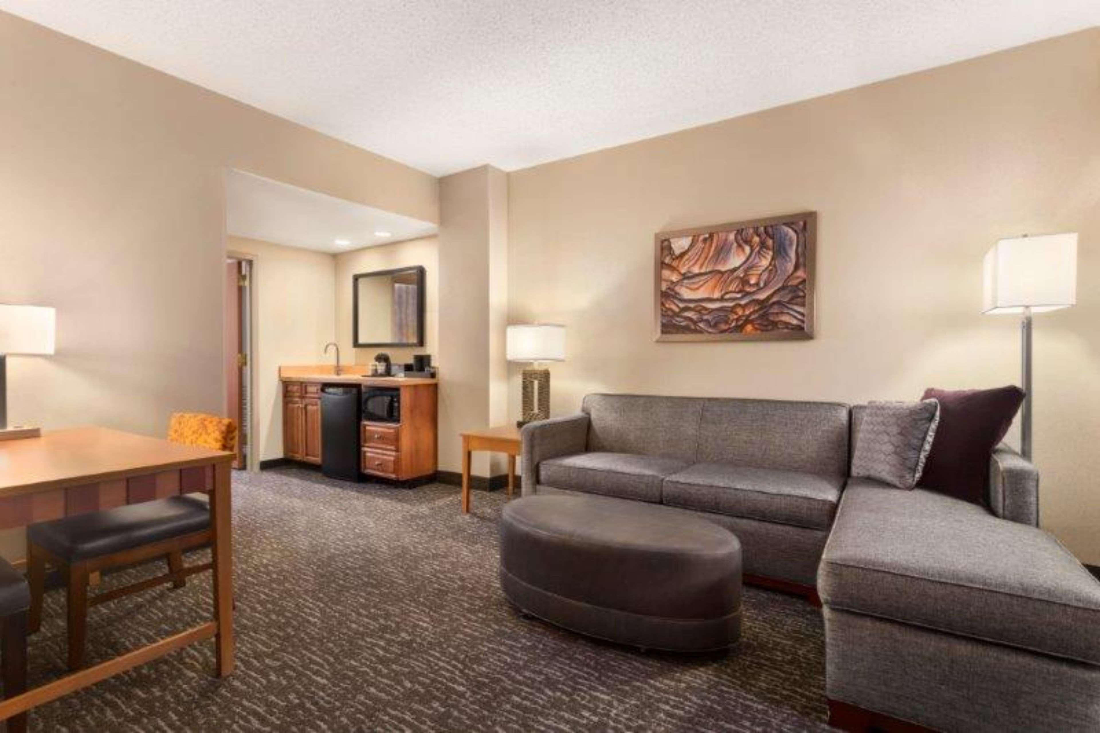 Embassy Suites Northwest Arkansas - Hotel, Spa & Convention Center Rogers Buitenkant foto