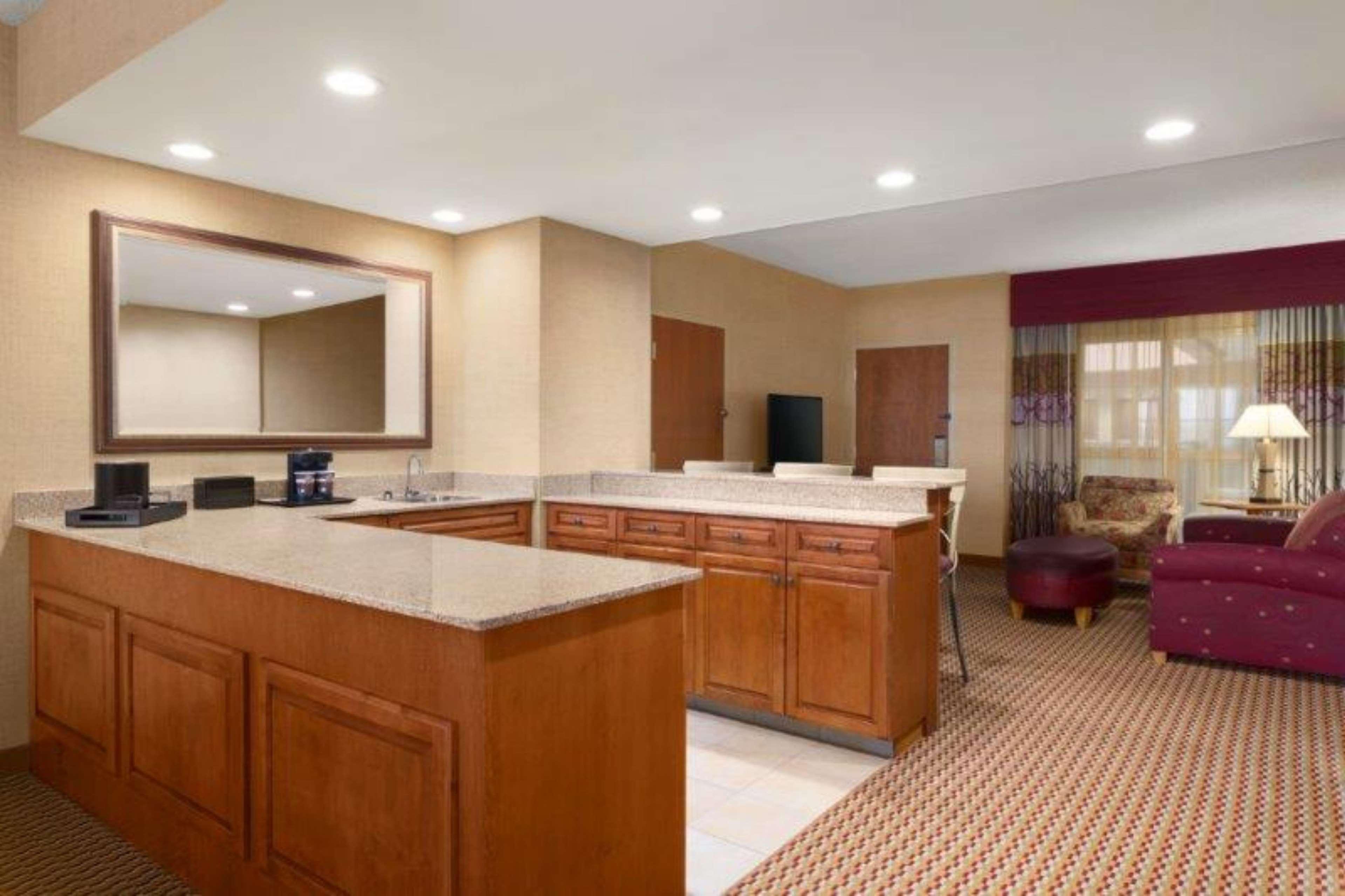 Embassy Suites Northwest Arkansas - Hotel, Spa & Convention Center Rogers Buitenkant foto